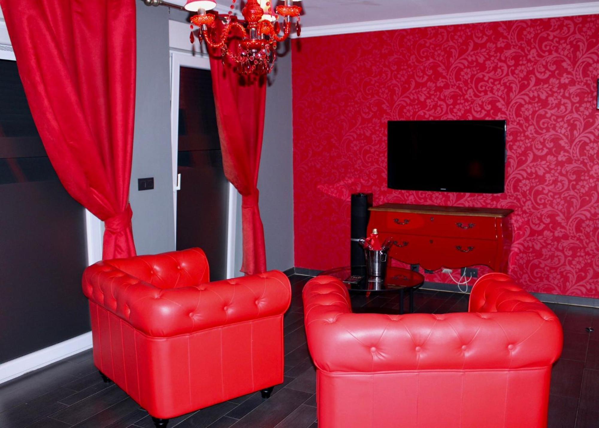 V E R O N E - & - - Rocourt Hotel Luik